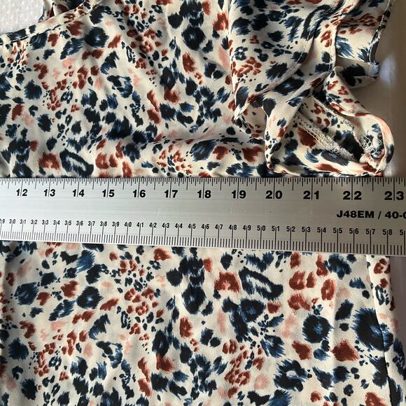 Spin USA Women’s Short Sleeve Blouse size XL, Leopard White Blue Red - Picture 3 of 8